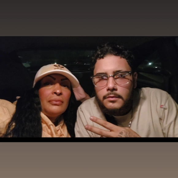 Meet your Posher, Mindy - Picture 3 of 8